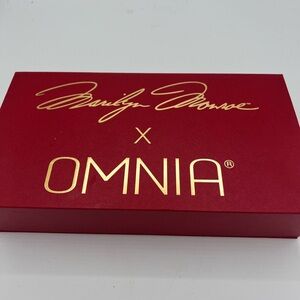 Marilyn Monroe x OMNIA Red Gift Box brush set